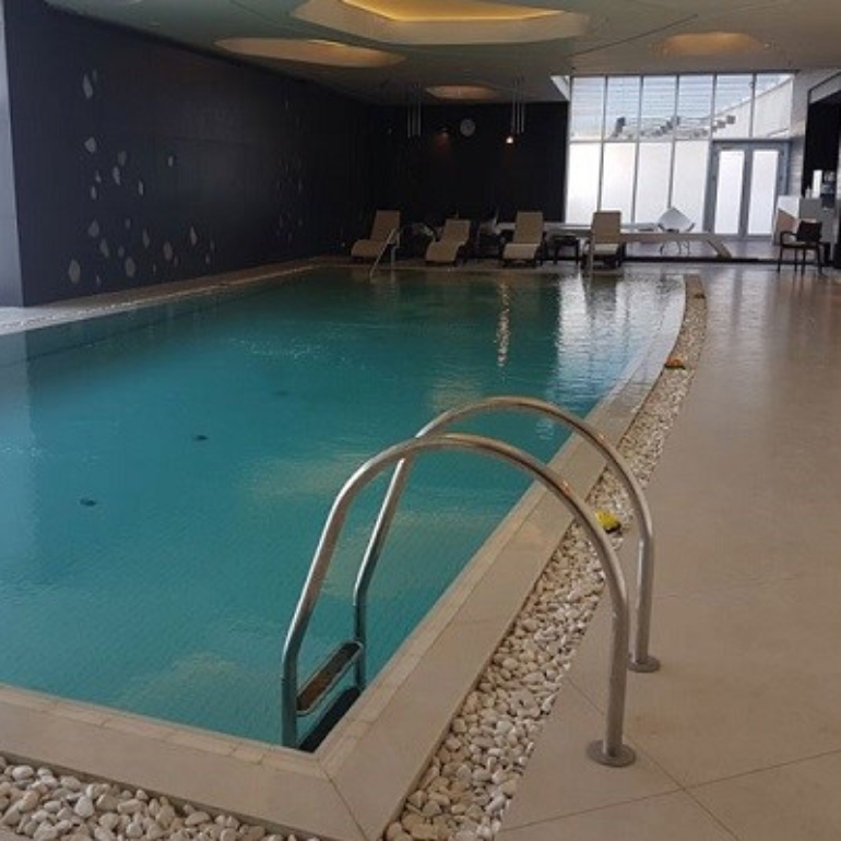 اقامت هتل با استخر در تهران